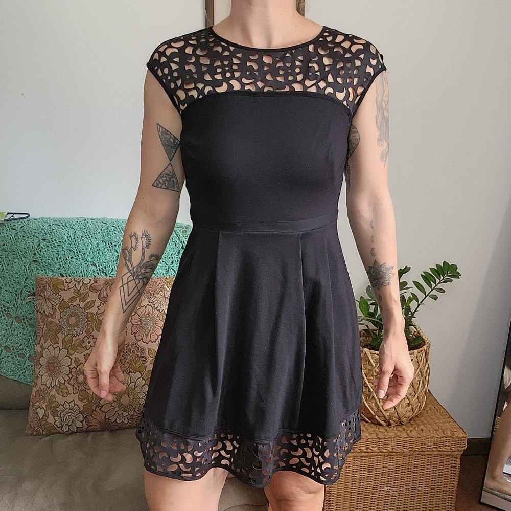 Lauren Ralph Lauren Lazer Cut Mini Dress Size 8 Petite